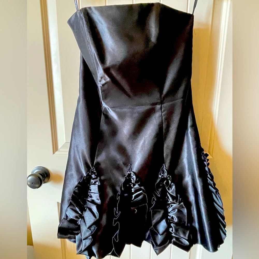 Jessica McClintock Black Satin Dress size 3 ruffled strapless